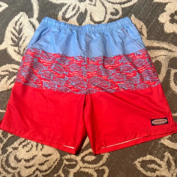 Vineyard vines swim trunks. Excellent condition. Elastic waist pockets - Picture 1 of 4